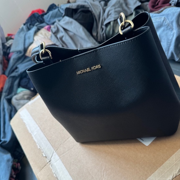 Michael Kors bag - Picture 1 of 3